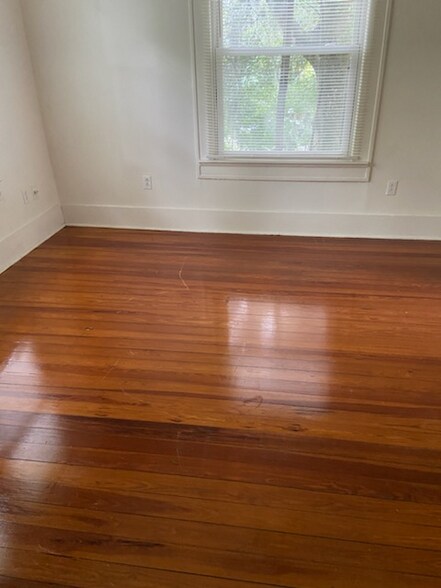 Building Photo - 14 Davis St