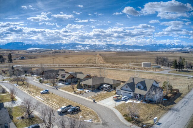 Building Photo - 32 E Clara Ct