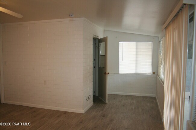 Building Photo - 11014 W Cheryl Dr