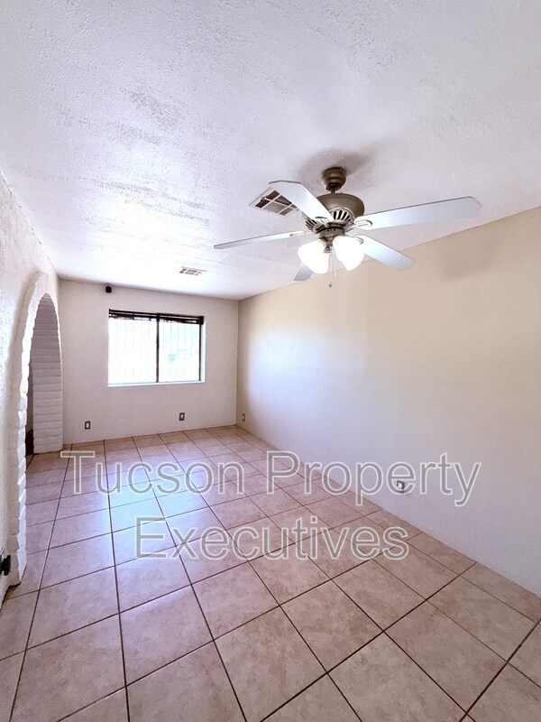Building Photo - 3626 E Sylvane St