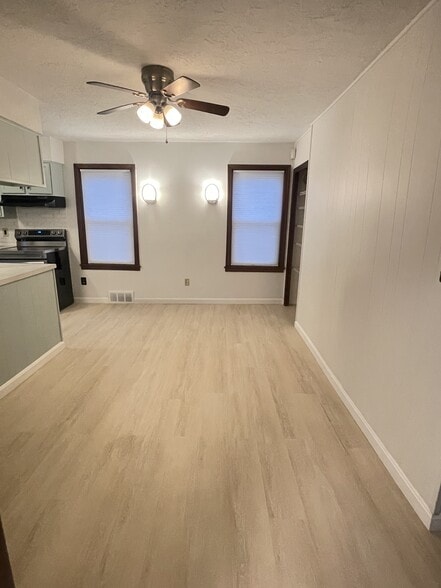 Building Photo - 8 Dalton St