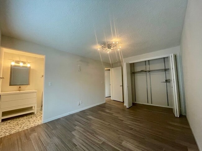 Building Photo - Beautiful 3 Bed 2 Bath House in Happy Valley!! A/C, Additional Living Area, Great for Entertaining!!