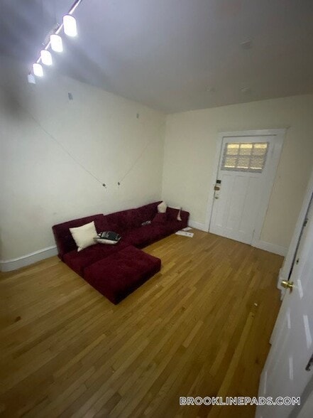 Building Photo - 322 St Paul St