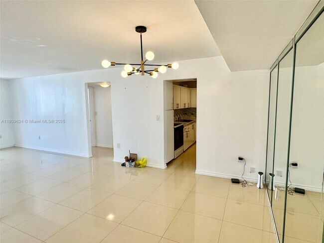 Building Photo - 1833 S Ocean Dr