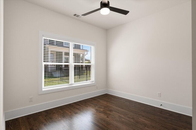 Building Photo - 1802 10th Ave N