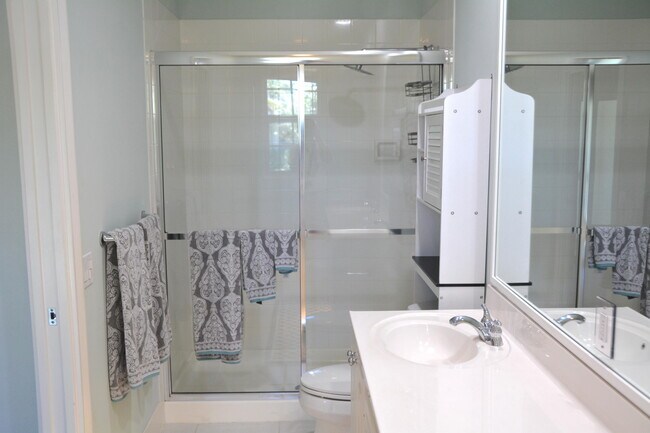 Building Photo - 3384 W Community Dr
