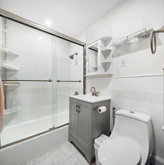 Building Photo - 120 32nd St