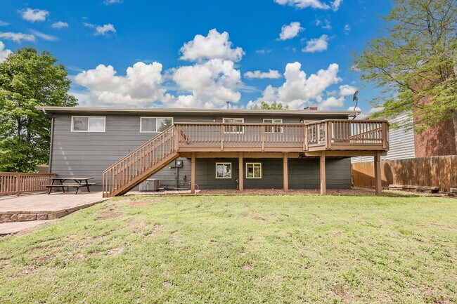 Building Photo - $2,700.00 - 4 Beds, 2 Baths, Single Family...