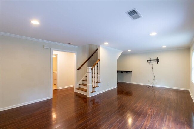 Building Photo - 3014 Skyland Dr NE