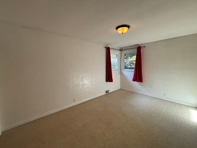 Building Photo - 3604 Madrona St
