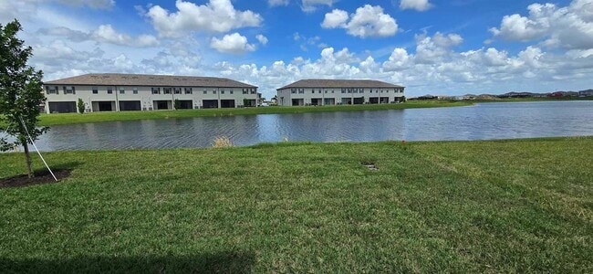 Building Photo - 15043 Sunny Day Dr