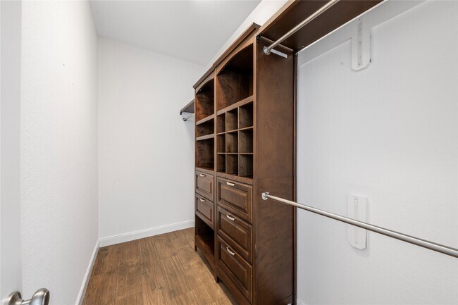 Building Photo - 2206 Hidden Meadow Ln