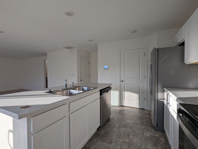 Building Photo - Beautiful Home in Elizabethtown