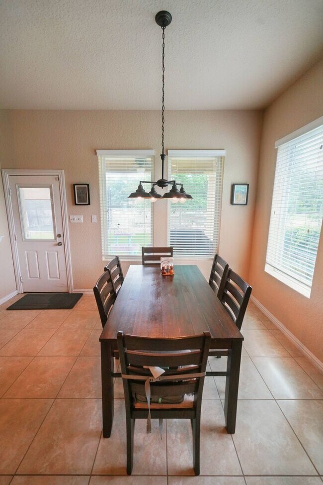 Building Photo - Executive-Style Home Now Available in Crossvine (Schertz) Realtor Commission: $750