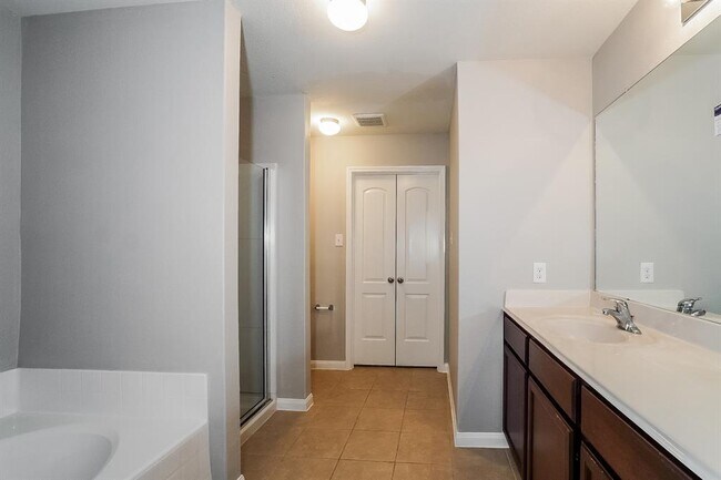 Building Photo - 21219 Slate Bend Dr