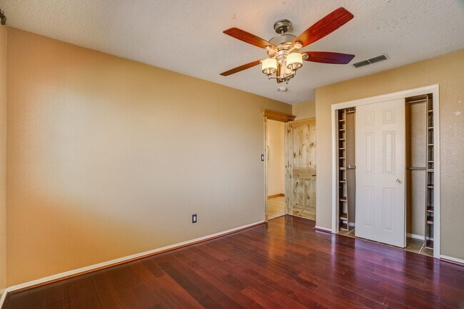 Building Photo - Large single family home on corner lot