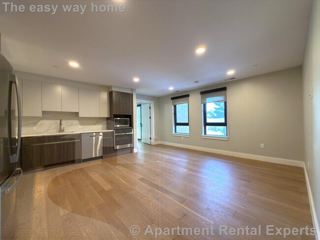 Building Photo - 9 Central St