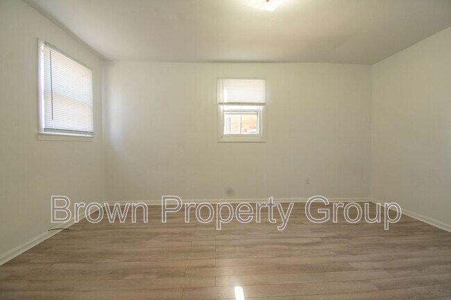 Building Photo - 714 Eva Cir