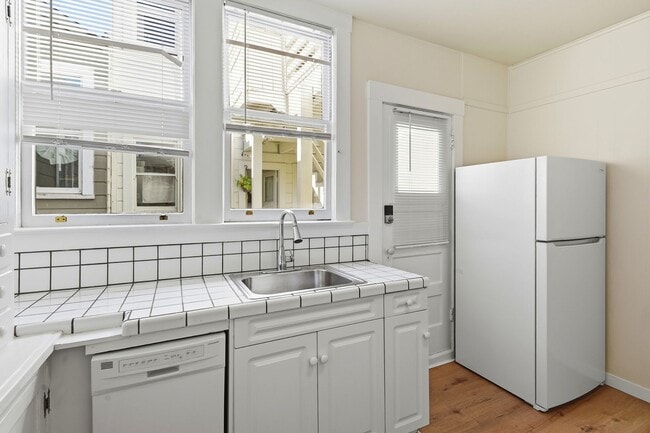 Building Photo - 380 29th St