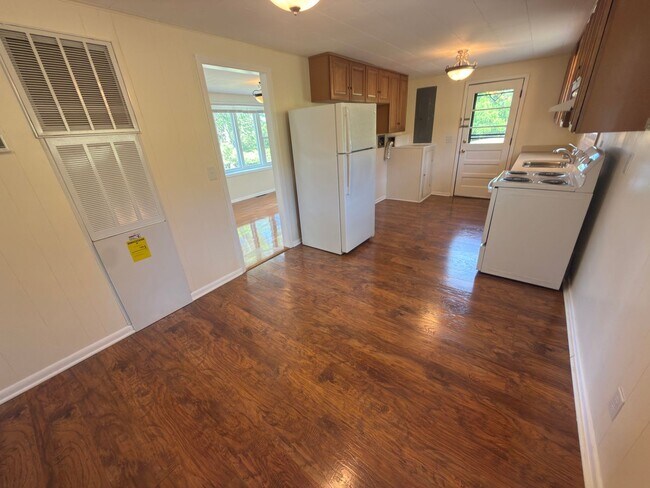 Building Photo - Christiansburg, 3 BR / 1 BA, Available for rent