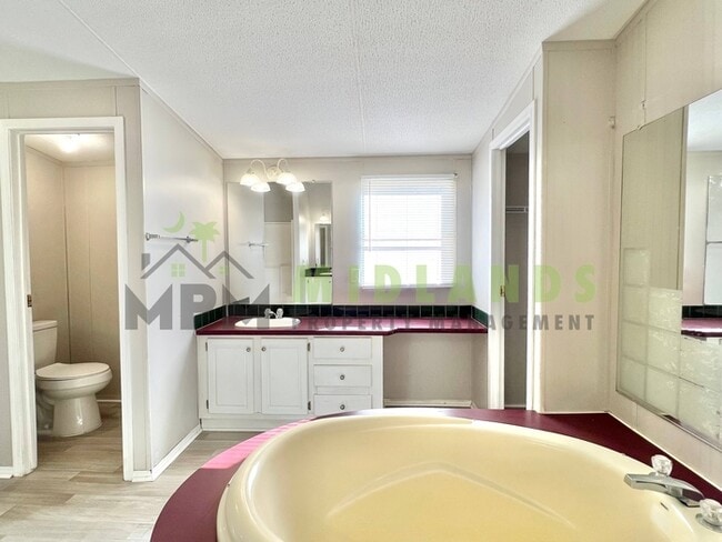 Building Photo - 323 Tabor Dr