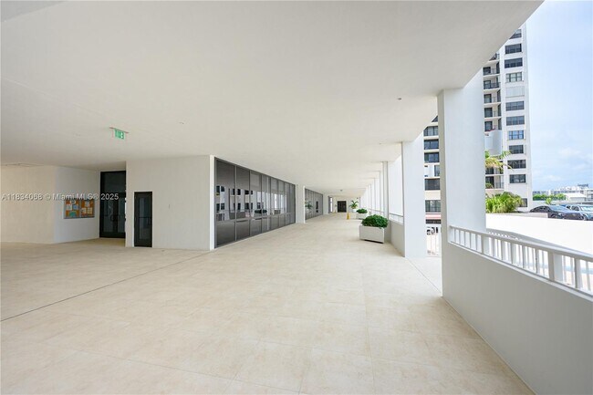 Building Photo - 2201 S Ocean Dr