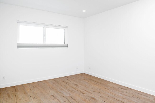 Building Photo - Off Melrose WEHO