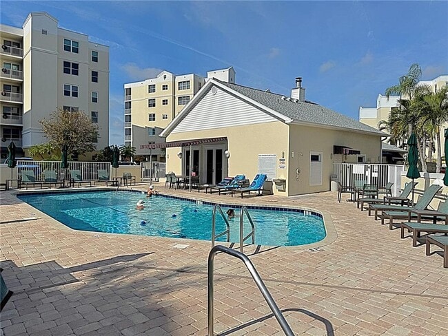 Building Photo - 1200 Country Club Dr