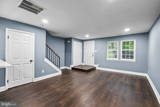 Building Photo - 3004 Piano Ln