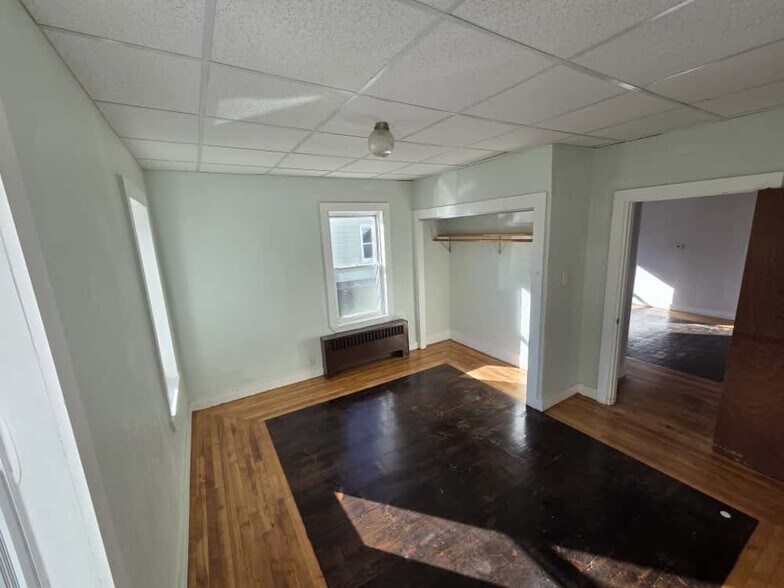 Building Photo - 66 Cutler St