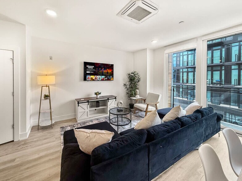 Primary Photo - 1214 N American St