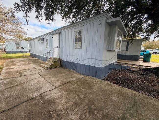 Building Photo - Affordable Sulphur 1-Bedroom with Bonus Room