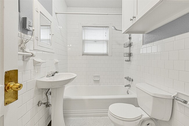 Building Photo - 4304 Pease St