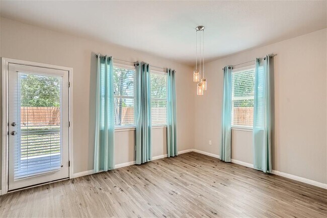Building Photo - 501 Cinnamon Teal Ln