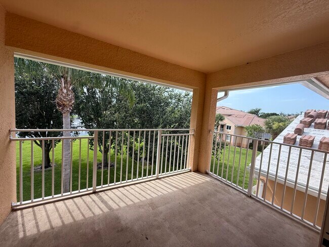 Building Photo - 211 SW Palm Dr