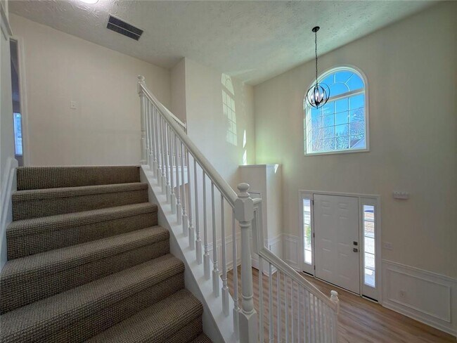 Building Photo - 2770 Austin Ridge Dr NE