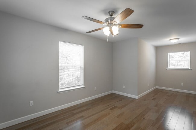Building Photo - 300 W Ridgewood Ave