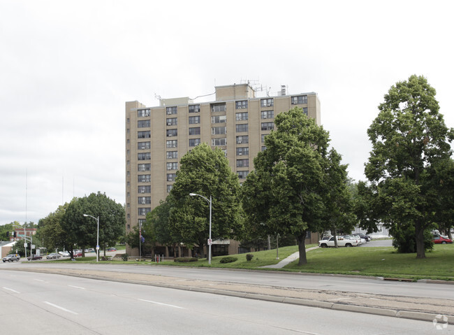 Building Photo - Benson Tower