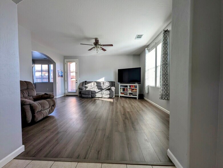 Living room - 4373 W Pinsapo Dr