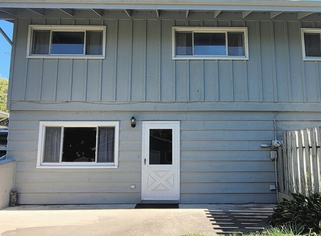 Building Photo - 72 Pine Ct
