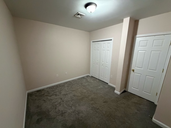 Building Photo - Adams Ave.