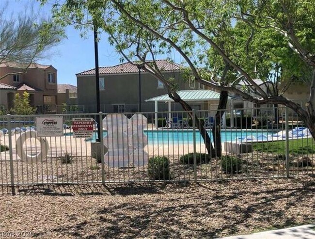 Building Photo - Northwest 3 bed, Lots of Amenities!