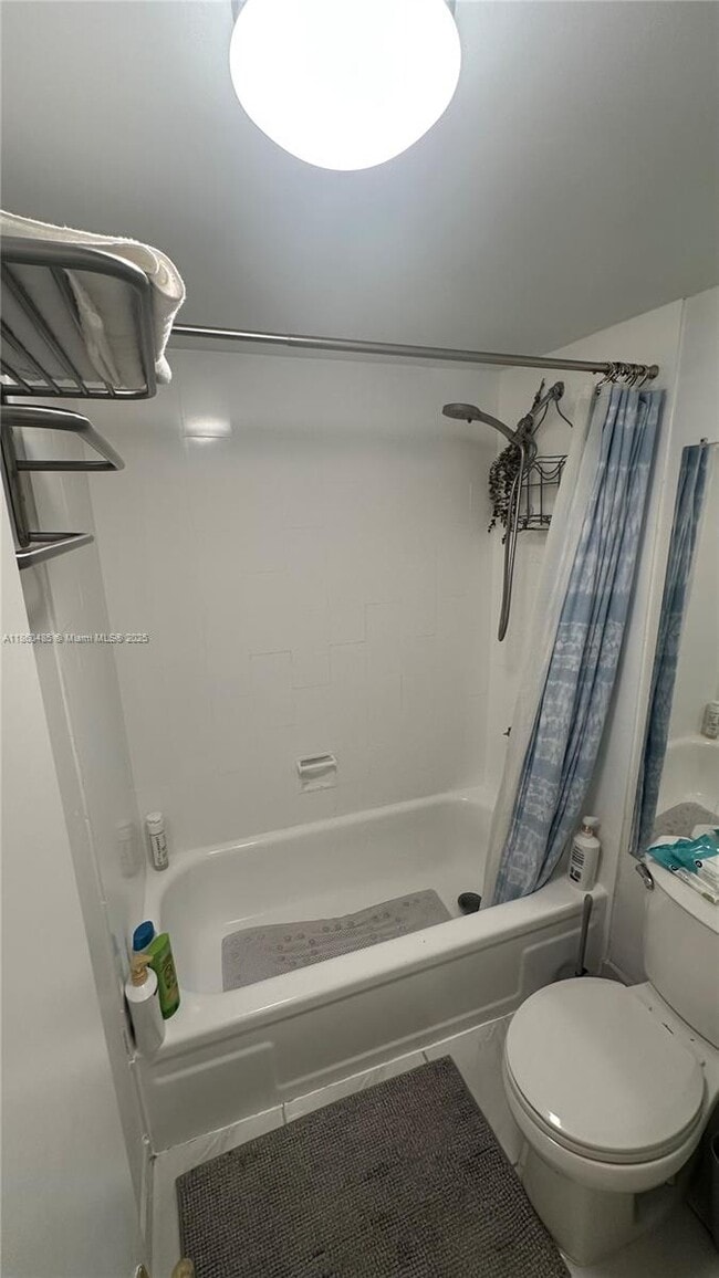 Building Photo - 1450 Brickell Bay Dr
