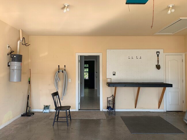 Building Photo - 1507 NE Benjamin Greens