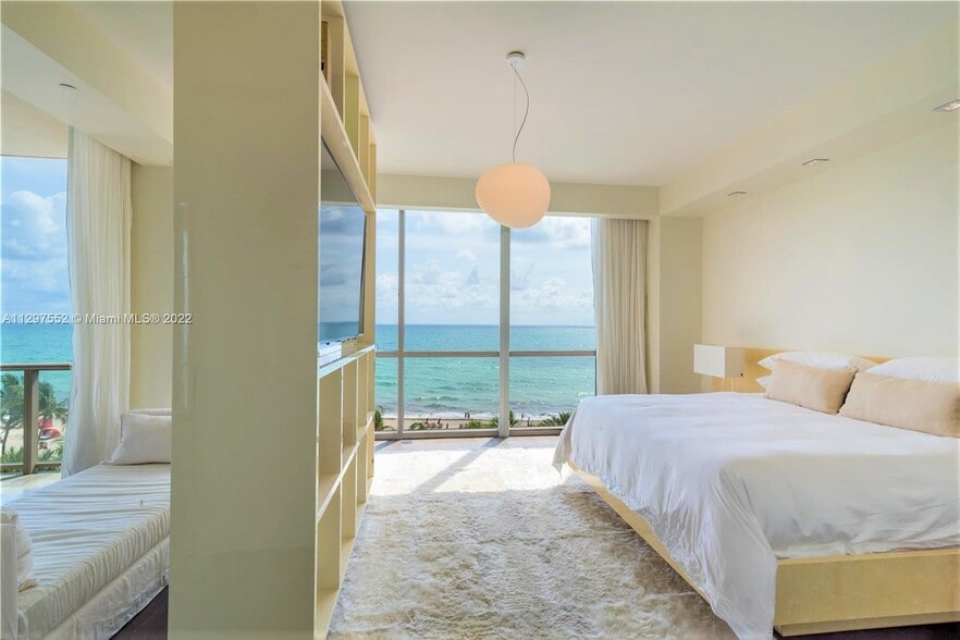 Building Photo - 17749 Collins Ave