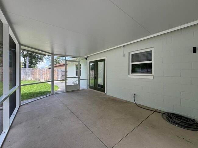 Building Photo - Adorable 3/2 with Bonus Room in Ormond Beach