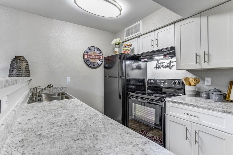 The Life at Forest View 201 Hackberry St Clute TX 77531 Apartment