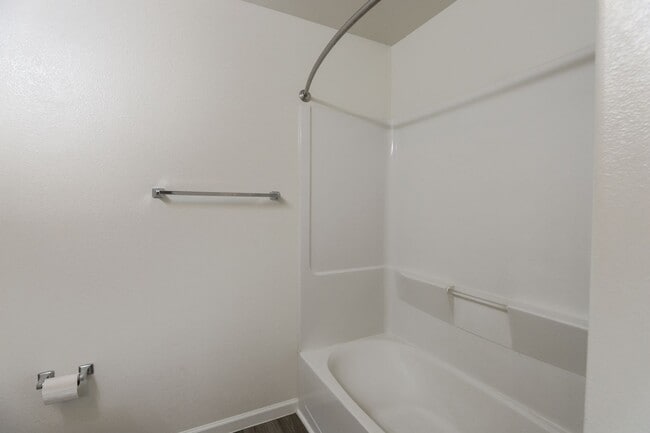 Building Photo - Rarely Available !  Beautiful 3-Bedroom Corner Unit – Pet Friendly & Spacious!