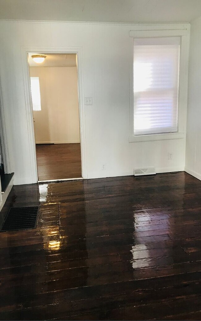 Building Photo - Available Now! Oldtown East Neighborhood! ...