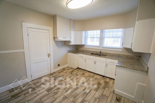 Building Photo - 1785 Steiner Ave SW